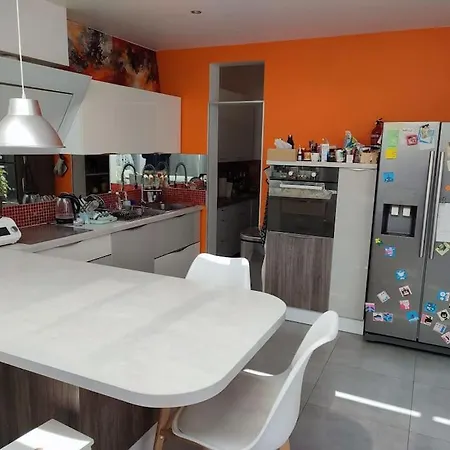 Large Architect-designed House 230 Sqm /2475 Sqft *