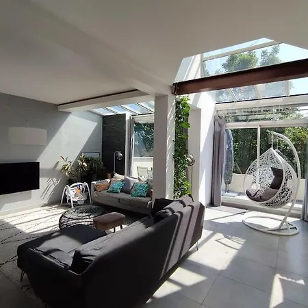 Large Architect-designed House 230 Sqm /2475 Sqft Holiday home *