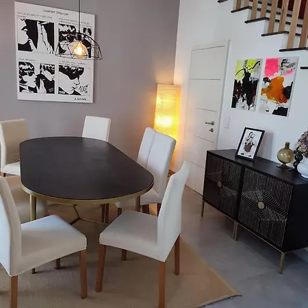 Large Architect-designed House 230 Sqm /2475 Sqft Holiday home Antony