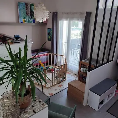 Large Architect-designed House 230 Sqm /2475 Sqft