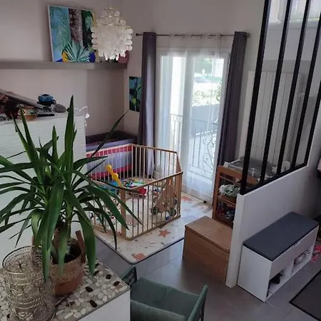 Large Architect-designed House 230 Sqm /2475 Sqft