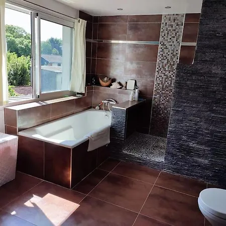 Large Architect-designed House 230 Sqm /2475 Sqft Holiday home Antony